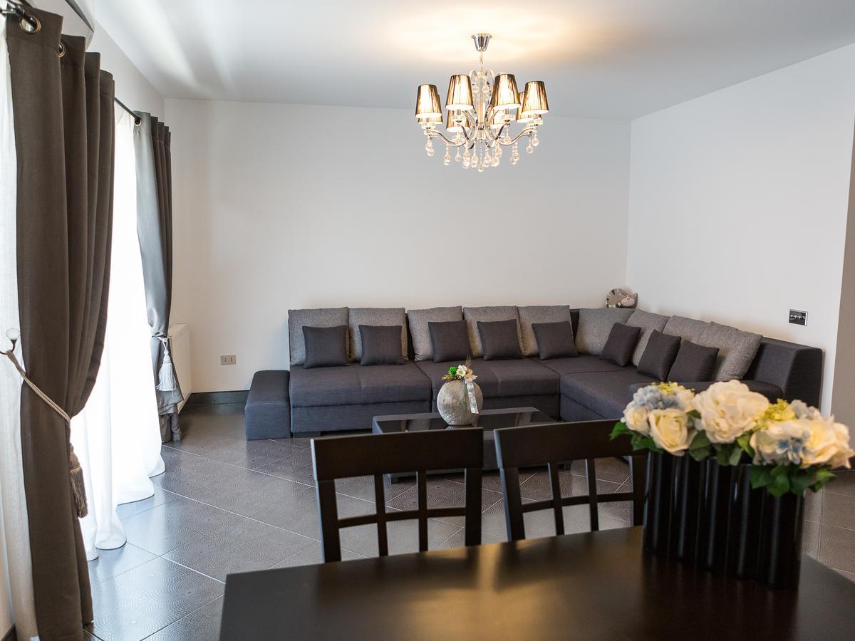 Casa Bella Apartments Bragadiru Exteriör bild